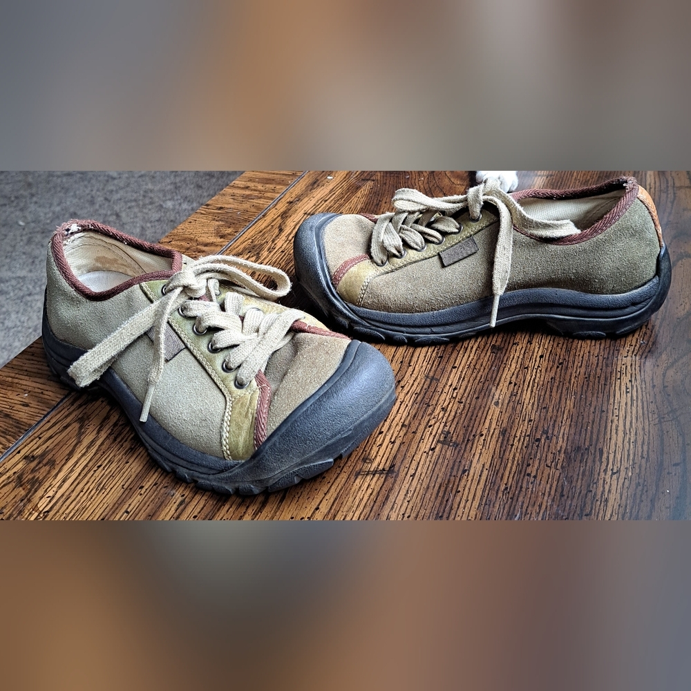 Keen Women's Shoes in Olive and Brown